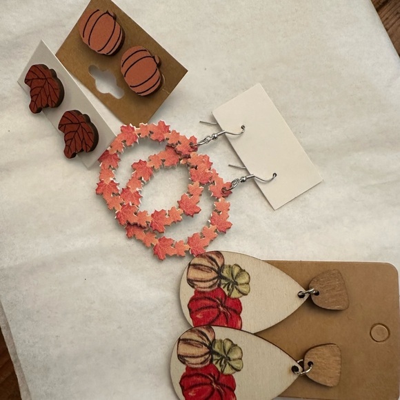 4 pair fall earring mix🍁 - Picture 1 of 4
